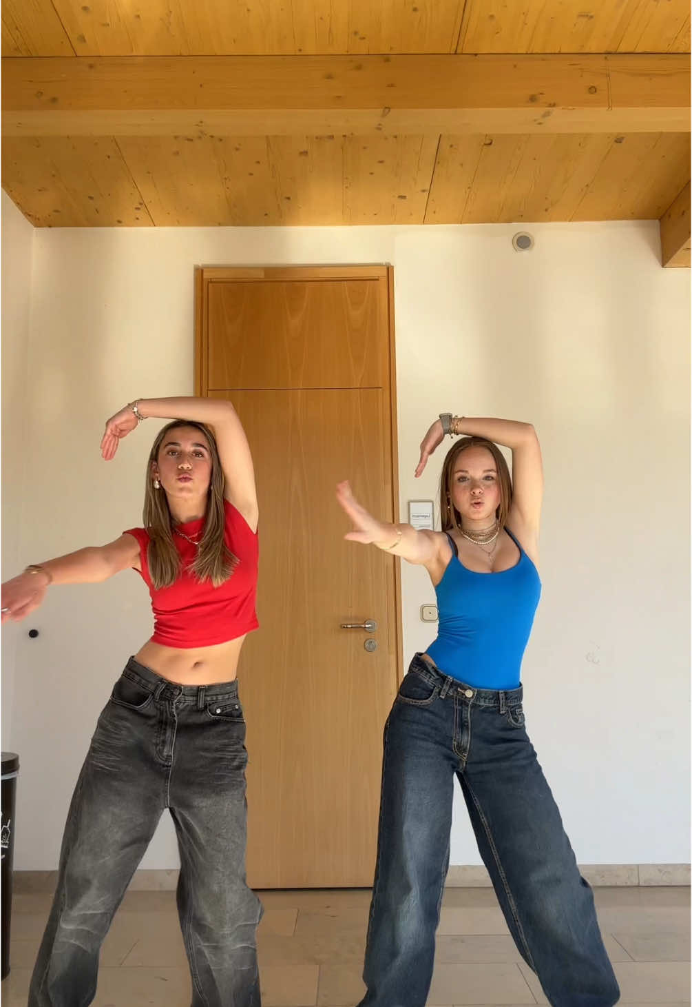 #fyyy #fyp #trend #viral #dance #school #friends #gasolina 