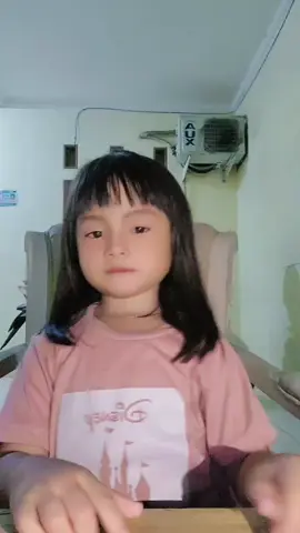 Coba ituu dia udah bisa stecu 🤟