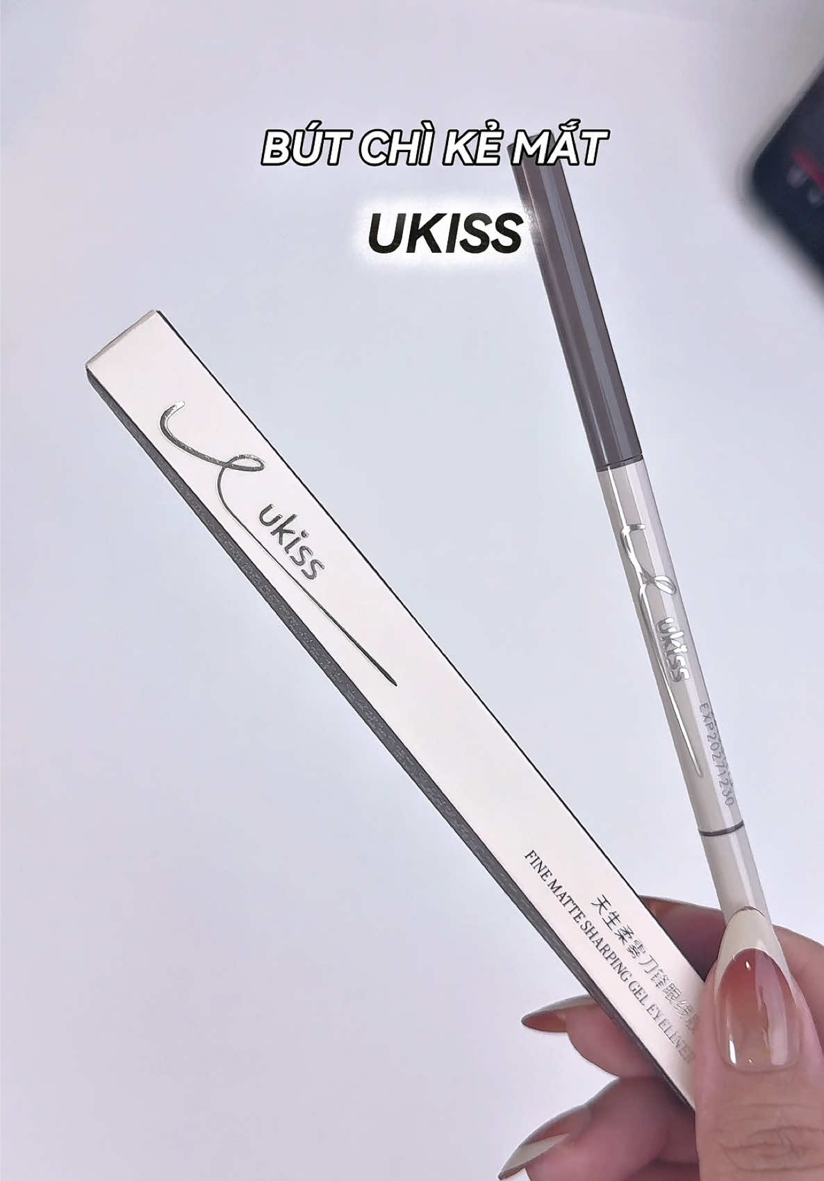 Cây chì chân ái cho mấy bà mí mắt dầu dễ đổ mồ hôi nè 😍😍#ukisscosmetics #ukisschikemat #ukiss #ukissvn #chikemat #makeup #tiemtaphoacuachannie #viral #xuhuong 