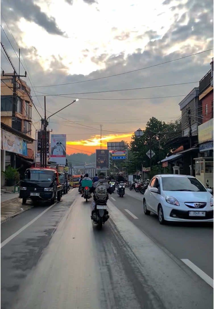 🫀🥀🫀apapun endingnya senang bisa mengenalmu, #tiktokimpact #senja #senjasorehari #nyore #vibes #majalengka #rajagaluhmajalengka #majalengkapride🏴‍☠️ #majalengkahits #majalengkajawabarat #majalengkaboys🏴‍☠️ #mentahan #lirik #fypage #fypsound #dejavu 