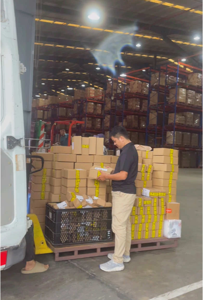 A day at SwiftHub fulfillment center Vietnam #fulfillment #ecommerce 
