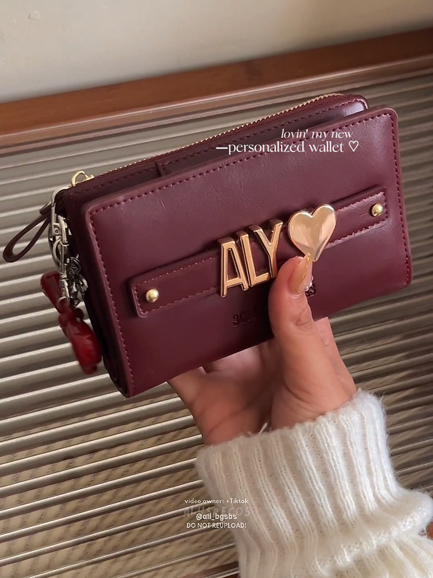Replying to @lilyyyfinds obsessed with this personalized wallet💫 (NOTE: Need nyo po i-add cart both wallet and letters then add notes kung anong name yung ipapalagay n'yo) #wallet #personalized #personalizedwallet #walletrecommendation #walletforwomen #cutewallet #scarlethues 