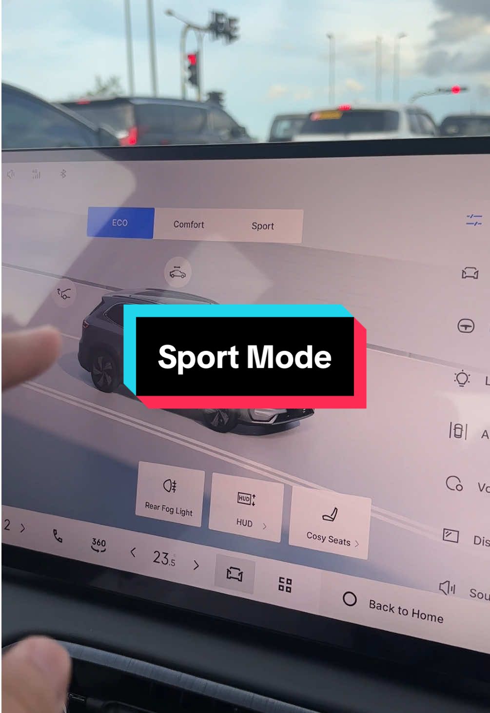 Even e.MAS7 nampak macam budak baik, dia pun ada sport mode. Full power e.MAS7 adalah 215 PS dan 320 nM of Torque ! Nak test drive and rasa sport mode? Boleh contact kmk Aiman Irfan - 0️⃣1️⃣1️⃣3️⃣3️⃣8️⃣4️⃣4️⃣3️⃣8️⃣6️⃣ #EMAS7 #protonmalaysia #proton #melinauev #sarawak #kuching #EV 