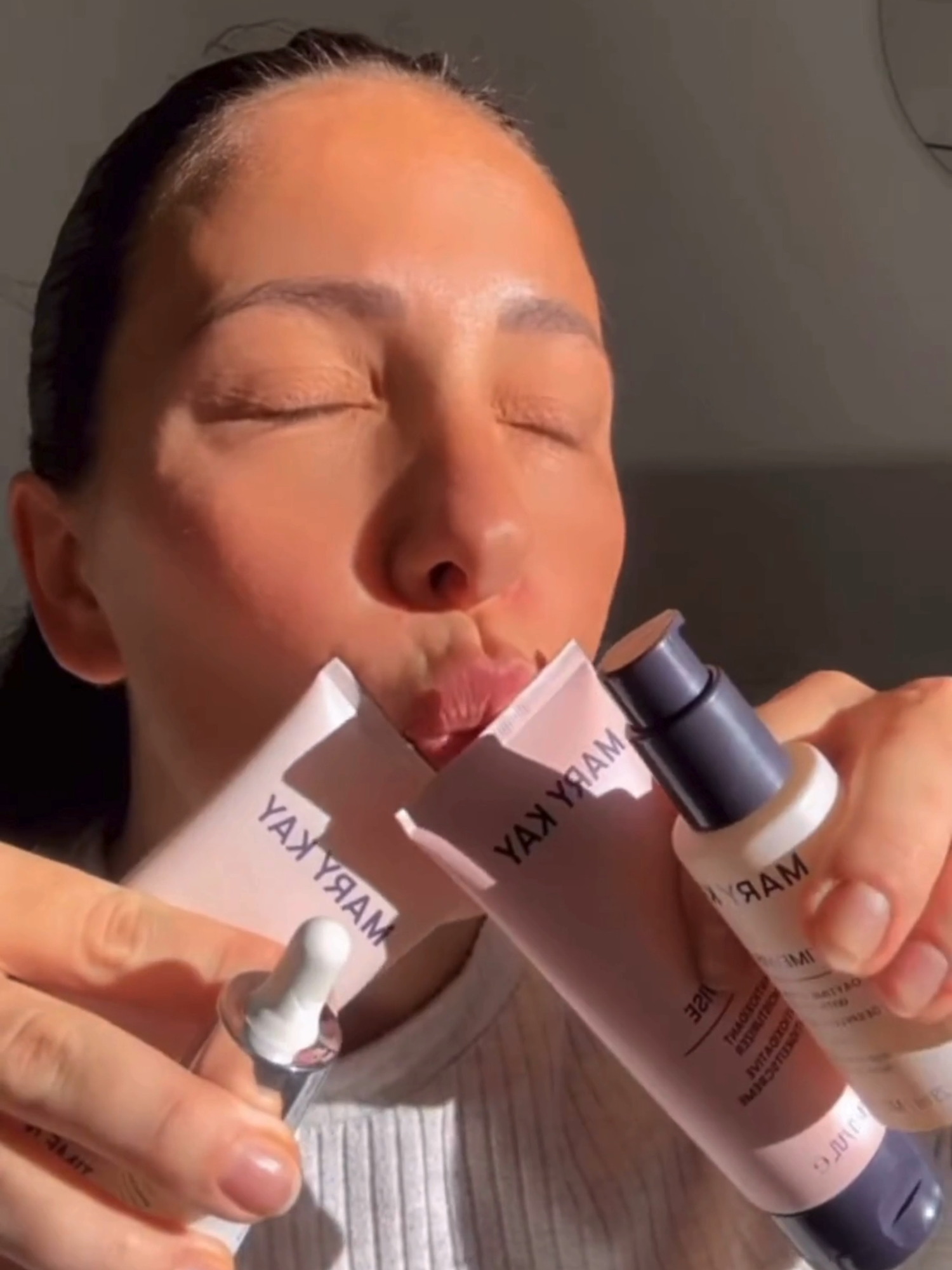 @lindalindwall sharing her Mary Kay skincare routine 🩷🌸 She’s using our bestselling Time Wise Mircale Set 💦 Have you tried it yet? 🥰 #marykaynordic #marykay #skincareroutine #hudvård #hudpleie #hudpleje #hudomsorg #Ihonhoito