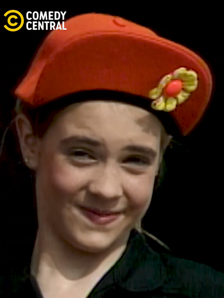 Pesquisar em enciclopédias ou assistir a Clarissa explicando tudo? Os anos 1990 eram radicais. 🪄 'Clarissa Sabe Tudo', de segunda a sexta, às 19h30. #ClarissaNoComedy