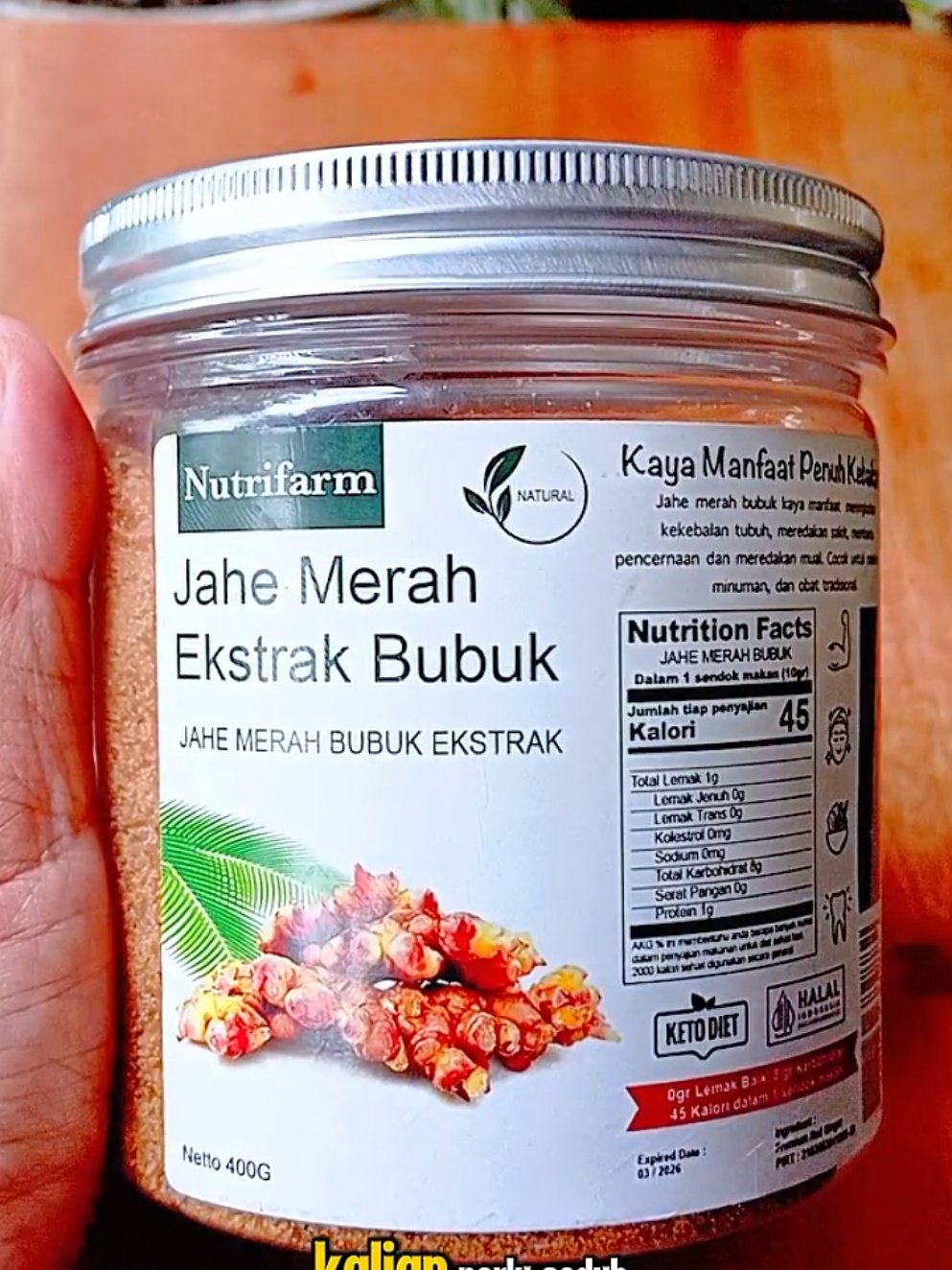 sering masuk angin, perut kembung kalian wajib nyetok jahe merah ini dirumah, selain enak dan hangat bisa bantu menghangatkan tubuh seketika serta meredakan perut kembung. 1 toples ini bisa untuk stok sebulan . yuk order sekarang #nutrifarm #cuantanpabatas #wibgajian #jahemerahbubuk #jahe #minumansehat #wedangjahe 