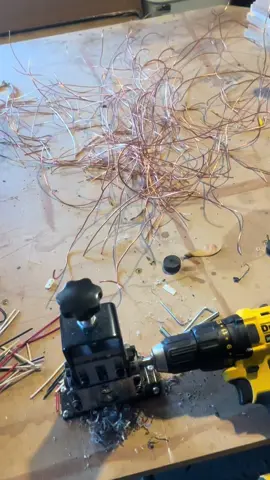 Super easy! #youngpullz #tiktokshop #wire #copperwire #copper #gold #silver #preciouetals #metal #wirestripper #bluecollar #welder #welding #electrician #concrete 