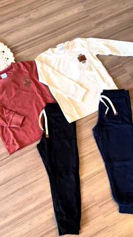 “Conjuntinho masculino meia estação que é puro charme! Disponível em duas cores lindas e super tendência! Calça em moletinho macio + camiseta em malha de tricô que abraça o conforto. Qual sua cor favorita?” Colorittá TAM 4, 6 e 8 | R$169,90 🛒 Compre pelo direct 🛒 #modainfantil #TikTokFashion #invernokids #meninos 