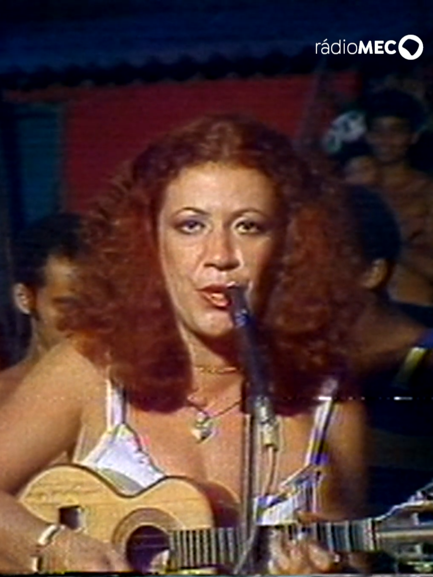 Não é à toa que Beth Carvalho é conhecida como a Madrinha do Samba. Desde que começou a fazer sucesso, na década de 1970, ela se tornou uma das maiores intérpretes do gênero e ajudou a revelar nomes como Zeca Pagodinho, Jorge Aragão, Almir Guineto, Arlindo Cruz e todo o grupo Fundo de Quintal. Salve Beth Carvalho! 🪘🪕🎵 🎶 Saco de feijão | Francisco Santana 📹 Acervo EBC/TVE | Programa “É Preciso Cantar” (1978) #bethcarvalho #samba #pagode #mpb #fy #tiktokmefezassistir #cavaquinho #feijão