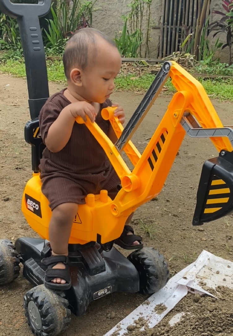 Exavator yang bisa dinaikin,anak jadi senang  #exavator #mainananak #mainanviral #bermainsamaanak #fypシ゚ #videoviral #tiktokshop 