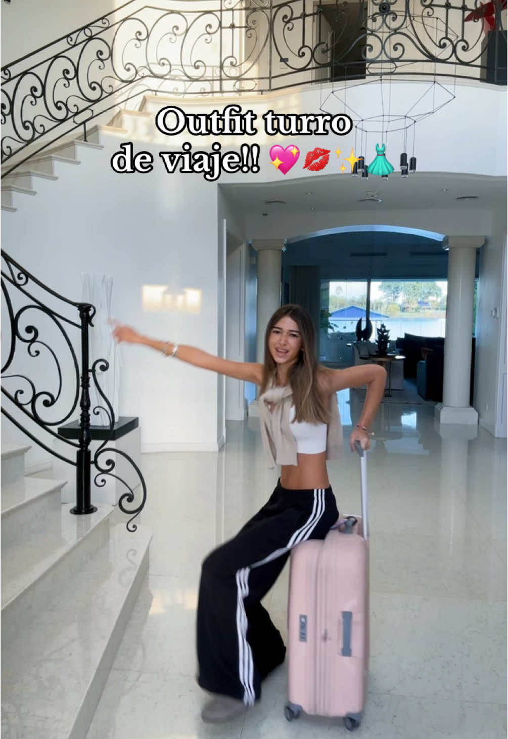 Esperen al GRWM para irme de viajeee!! 💖💋✨💄 • #jazmintrajtenberg #turra #musica #outfit #fyp #argentina🇦🇷 #viaje #trip #casa 