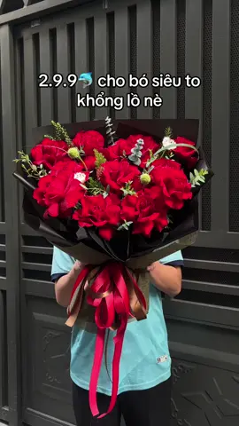 Hoa tặng người đặc biệt nè mấy ní, siêu to khổng lồ ạ🥰 #blossom #flowers #shophoaosaigon #hoatuoi #fyp 