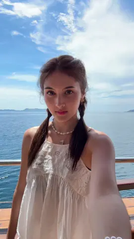 Mau tinggal disini aja