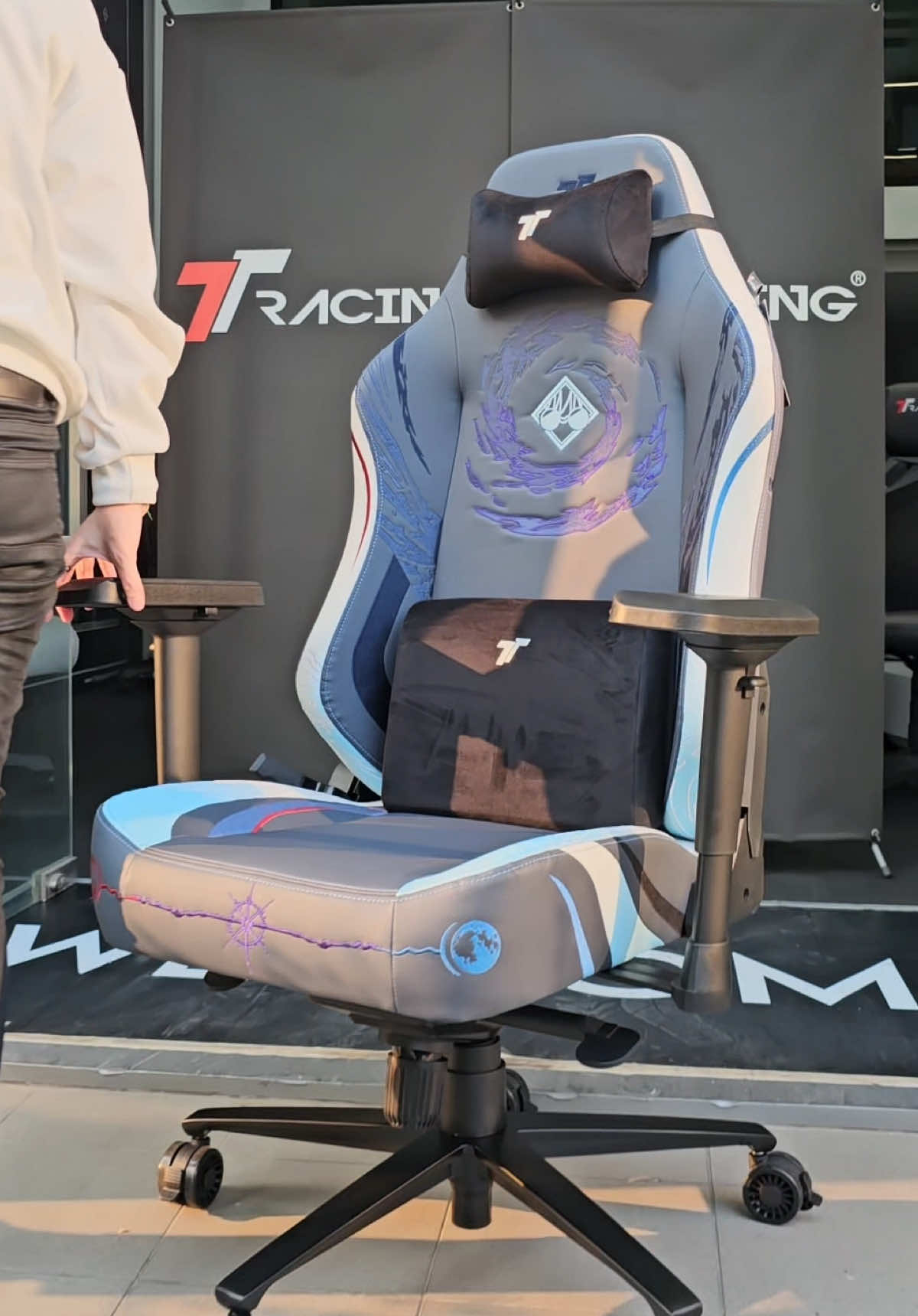 🔥 Jujitsu Kaisen 🔥 เก้าอี้เกมมิ่งรุ่น Maxx ลาย Gojo พร้อมจัดส่ง ไม่ต้องรอพรีออเดอร์ ส่วนลดพิเศษในตะกร้า ⬇️⬇️ #jjk #jujutsukaisen #gojousatoru #ttracingthailand #ttracing #เก้าอี้เกมมิ่ง 