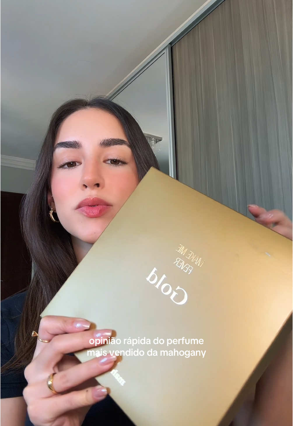 usei ele e a fixação é absurda, exala bastante também! já usaram?  #perfumetok #perfumetiktok #cheirosa #mahogany 