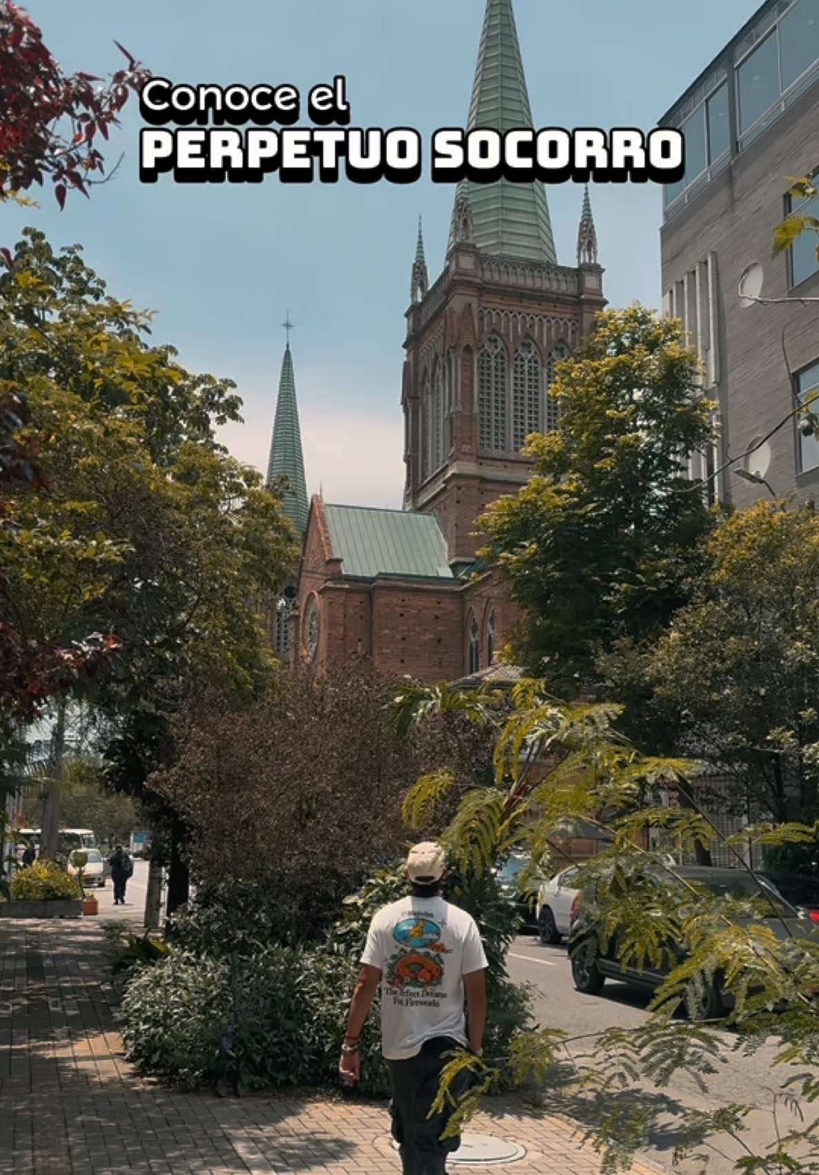 6 LUGARES QUE DEBES CONOCER EN EL CENTRO DE MEDELLÍN🇨🇴📍⁣ ⁣ Esta vez junto al pana de @alejo_hache nos hemos enamorado del Perpetuo Socorro,  allí visitamos  @alldaycafe.in para llegar al frente donde nace el gigante de @mattelsa  que estrena galería y café, por la parte de atrás se encontrarán teatro de @comfama tomarse un café o trabajar en @identico.cafe lo es todo, por otro lado un buen café y torta de zanahoria la pueden probar en @distritocafetero_med para llegar al nuevo restaurante italiano en el sector @placidorestaurante una belleza fuera de lo común en el centro 📍⁣ ⁣ ¿Cuál lugar nos faltó por conocer en el centro? #fyp #centrodemedellin #lugaresparavisitar #historias #quehacerenmedellin 