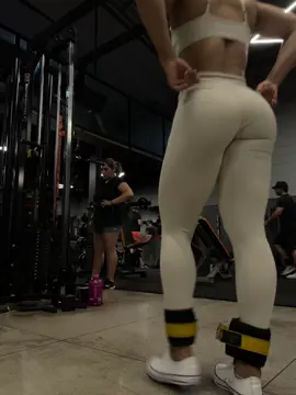 Façam abdução pra dá aquele up no topo do glúteo de vcs❤️ Look @KAISAN BRASIL|🏷️GLAU #treino #treinofeminino #gym 
