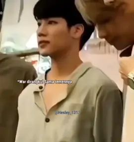 Posesif banget ya bang Padahal Cuma megang doang loh Bukan dipeluk😩#yinwar #yinwarisreal #thaiactor #raikantopeni #pelangi🌈 #xybca #masukberandafyp #fypdong #fypage 