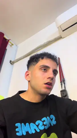 هية وكشرهة 🥺