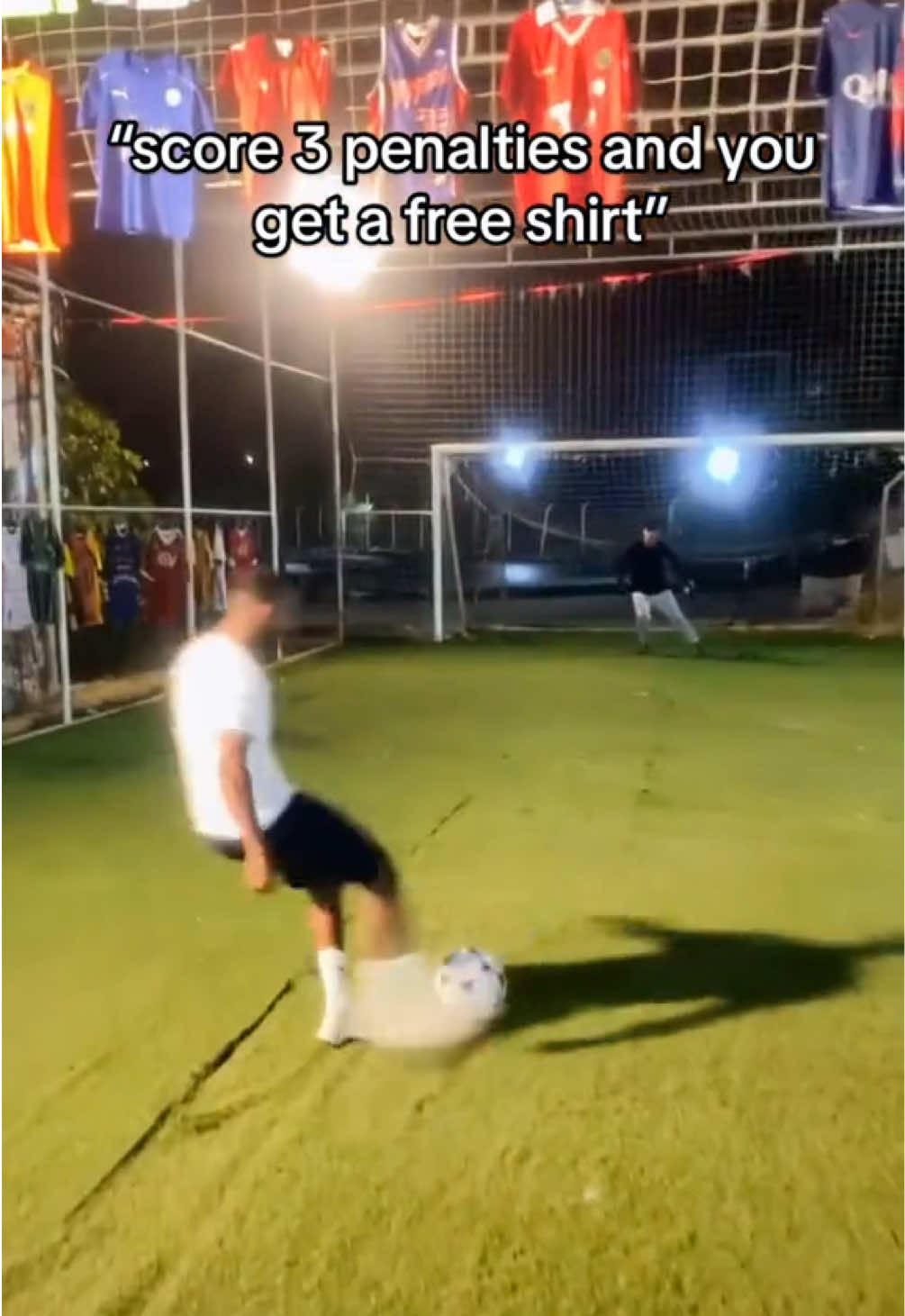 Throwback to that time I was in turkey and got the chance to compete for a free shirt by scoring 3 penalties in a row⚽️🌟 Would you guys complete this challenge or not haha let me know it was quite difficult ngl🤣 - - - - - - #fyp #fördig #turkey #antalya #vacation #Summer #penalty #Soccer #football #Cr7 #vinicius #mbappe #karimbenzema #foryou #trending #throwback #Flashback #viral 