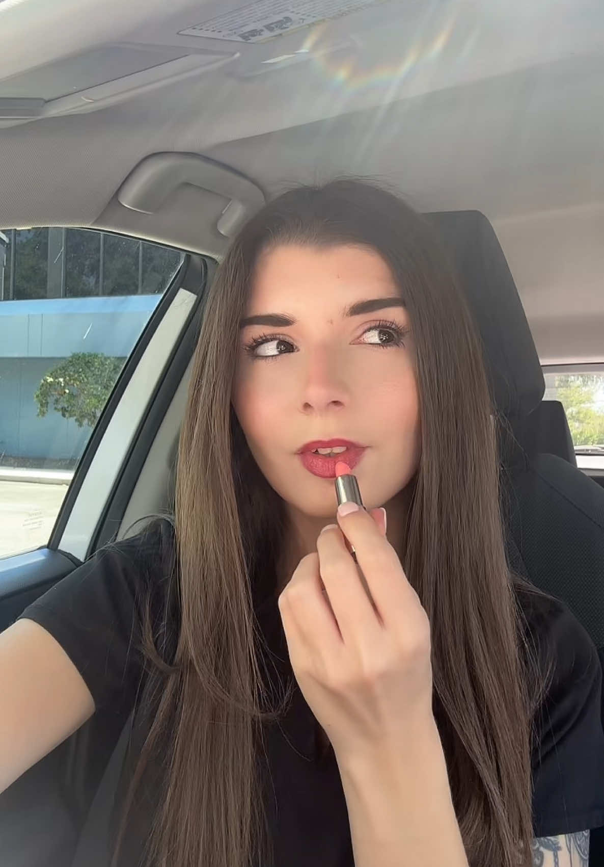 5-Second Makeup Magic✨🎀 #creatorsearchinsights #makeupchallange #trending #5secondvideo #fyp #lipbalm #givenchybeauty 