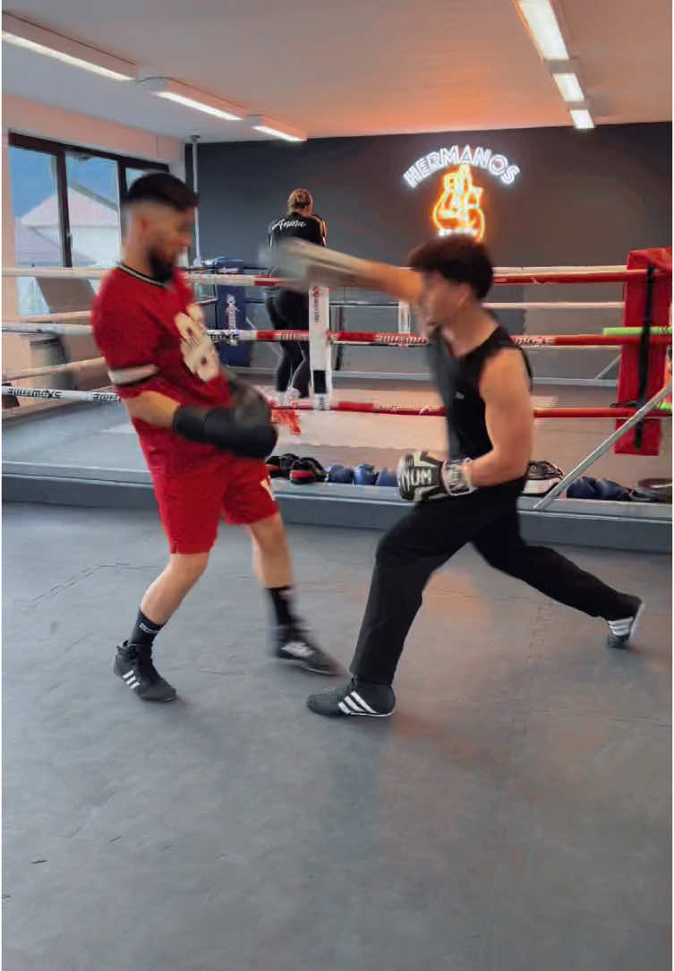 🥊 Training-Update! Wegen der Feiertage bleibt der Boxclub kurz geschlossen – ab dem 23.04. geht’s wieder richtig zur Sache! Bleibt dran, gebt Gas und bleibt fokussiert – wir sehen uns im Ring!🔥 Neu dabei? Komm einfach ohne Anmeldung vorbei und mach ein kostenloses Probetraining mit! Handtuch nicht vergessen! 🥊 Let’s go – keine Ausreden, nur Fortschritt! 🚀 Wettersteinstraße 33 in 82467 Garmisch-Partenkirchen 📍 #Boxen #Boxclub #Boxtraining #FightLife #FitnessMotivation #BoxingWorkout #KampfSport #TrainingHard #GetFit #StrongBody #GarmischPartenkirchen #Bayern #AlpenLifestyle #Garmisch #Bavaria #BayernErleben #GarmischLovers #AlpenFitness #BayerischeAlpen #GarmischBoxen #FitnessJourney #Workout #FitFam #MotivationMonday #Training #GetStrong #FitnessLife #WorkoutGoals #HealthyLifestyle #BeastMode #FYP #ForYou #ForYouPage #Viral #tiktokdeutschland #trendingvideo #DuBistGestoßen #TikTokFitness #fitnesstok #GarmischTok 