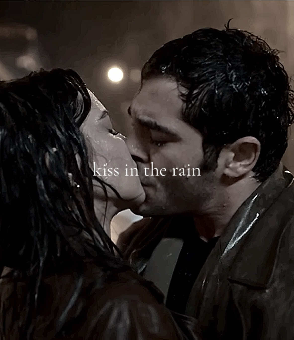 the art of dancing in the rain🍂🤎🧸 #birgecemasali #birgecemasalı #mahcan #dizi #diziler #diziedit #turkdizi #fyp #fypシ゚ #goviral #zatebe #viraltiktokvideo #viralvideos #fyyyp #fakescene #fakesituation 