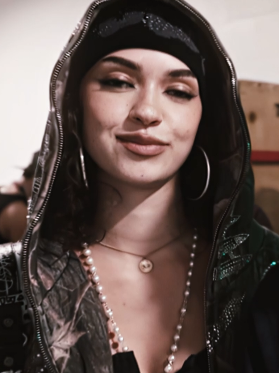 the loop thing didn't work out the way i intended it to so just ignore that 🥰 anyways hi | ac: fireflyeaudios | #daniela #katseye #katseyeedit #danielaedit #danielaavanzini #katseye_daniela #fyp 