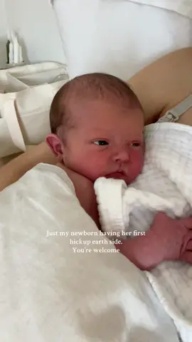 The head wobble 🥺🥺🥺 take all the videos mama!! 😭✨ #newborn #newbornbaby #postpartum #babygirl #momlife #motherhood #firsttimemom #newmom