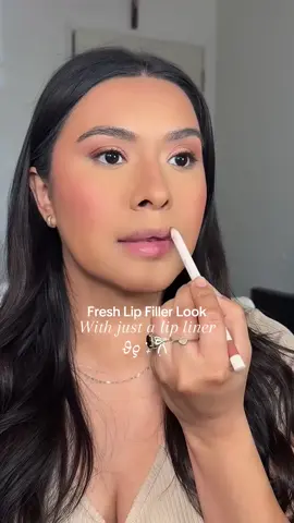 So happy I picked up my first @Rare Beauty lipliner during the @sephora sell! Wise is going to be my new holy grail makeup product of 2025 ✨💫 #fauxlipfiller #grwm #overlininglips #lipliner #makeup #fakelipfiller #lipcombotutorial 