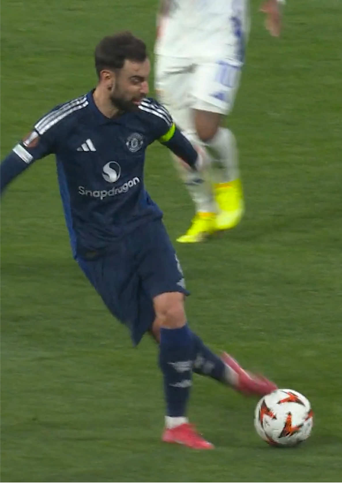 Bruno Fernandes rabona 🥶 #UEL #ManchesterUnited 