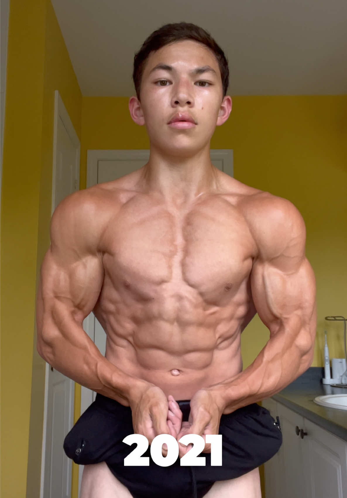 8 years of work in 10 seconds. No better time to start than now. 🫵💪 #transformation #bodybuilding #workout #gym #training #aesthetics #shredded #strength #fyp 