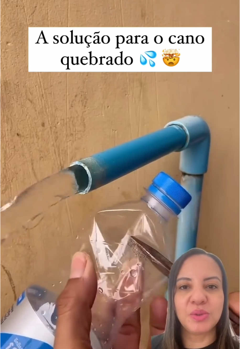 Quando o imprevisto bate à porta e um cano quebra, a gente resolve com criatividade e praticidade! 🚰🛠️  Com uma simples garrafa pet, você consegue fazer um conserto emergencial super eficaz, evitando vazamentos e dor de cabeça até a manutenção definitiva. Uma solução inteligente, econômica e que toda mulher prática precisa conhecer! Nada como ter truques assim na manga pra cuidar da casa com autonomia e estilo! Experimente esse truque e compartilhe com quem ama essas dicas que salvam o dia. 🤩 Créditos: @azad.bhai.44 👏 #DicasDeCasa #TruquesQueFuncionam #FaçaVocêMesma #ConsertoCaseiro #LarOrganizado #EconomiaDoméstica #SolucãoCriativa #purotalento  #brasil #belohorizonte #dicas #dicasdisruptivas #dicasuteis #facavcmesmo 