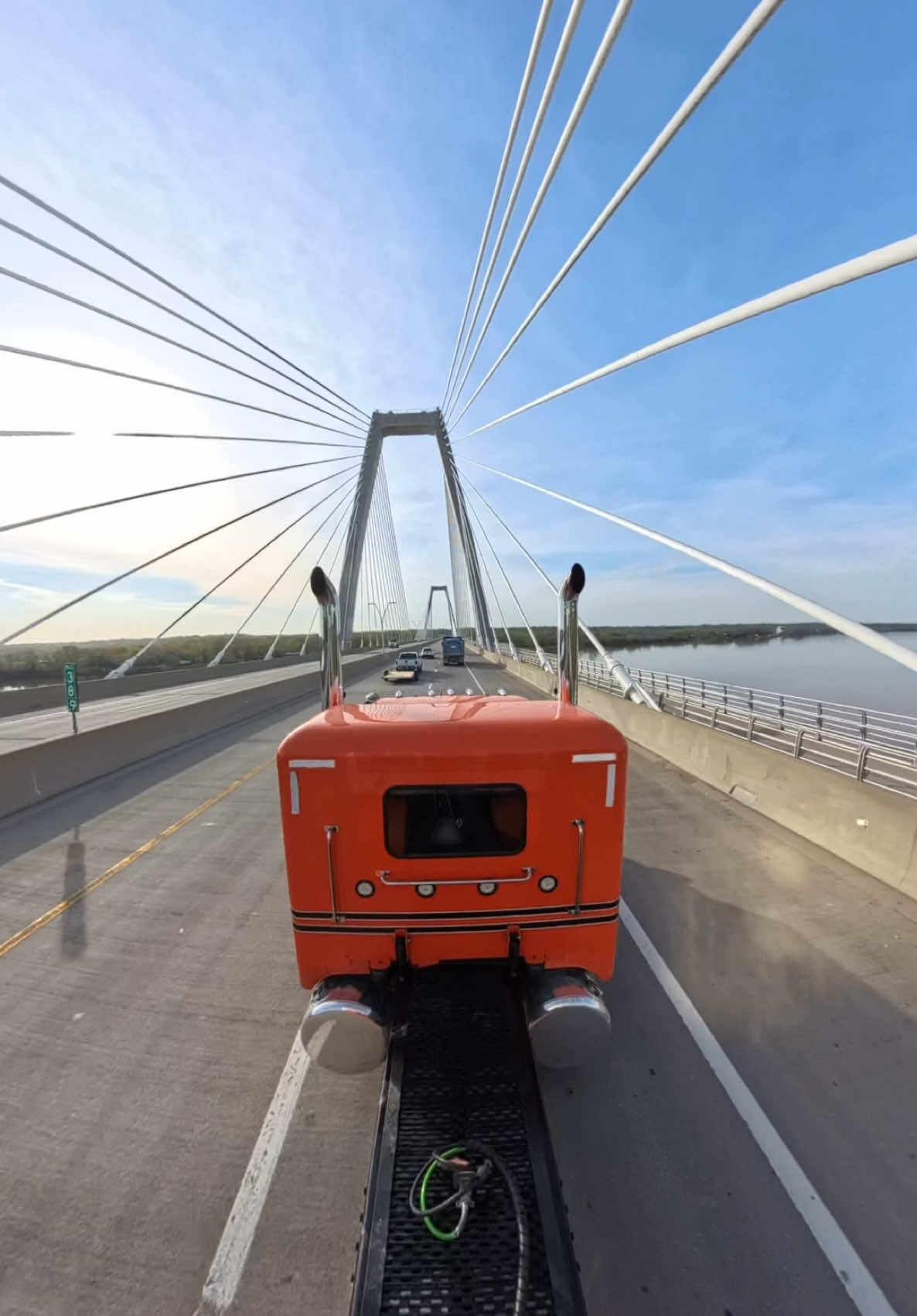 Just getting paid to go sightseeing  🤙🏻 #orangecrush #viral #fyp #peterbilt389 #flattop #stretched #truckin #truckersoftiktok #trucking #viralvideo 