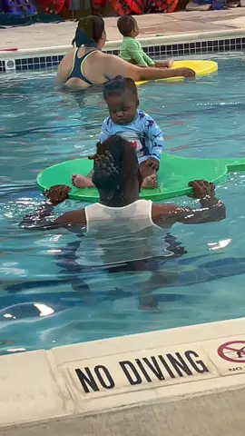why was my baby falling asleep at swimming lessons 😂😭😭 #boymomlife #viral #fyp #influencer @BeeMula 