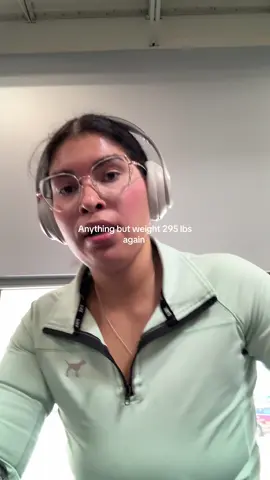 Currently sitting on the gym ground getting my soul back  #fyp #gym #Lifestyle #latinacreator #latinacontentcreator #healthy #fit 