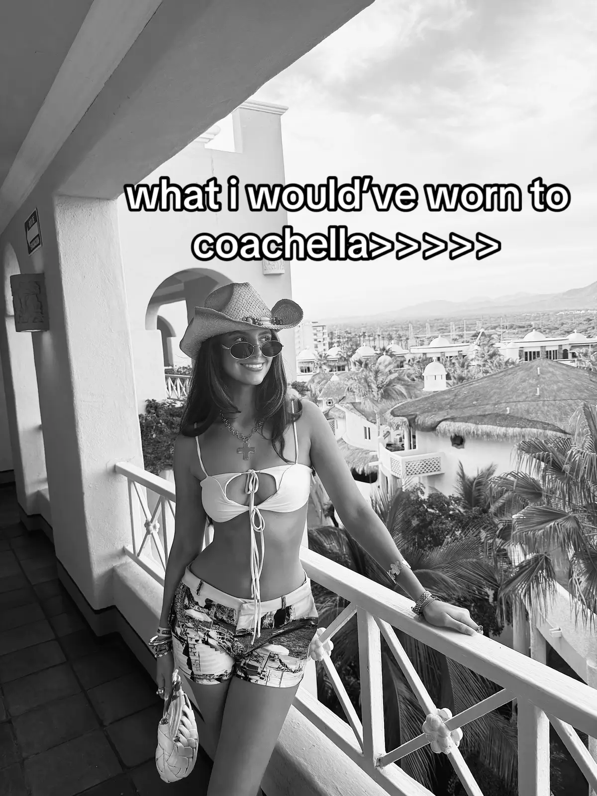 i want to go to coachella so bad😭🎫 #coachella #coachella2025 #outfitinspo #coachellaoutfit #fashiontiktok #styleinspo 