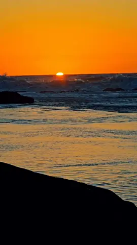 lovely sunset  #sunset  #sunsets  #tanger #المغرب  #fyp #foryoupage  #tiktoklongs #CapCut 