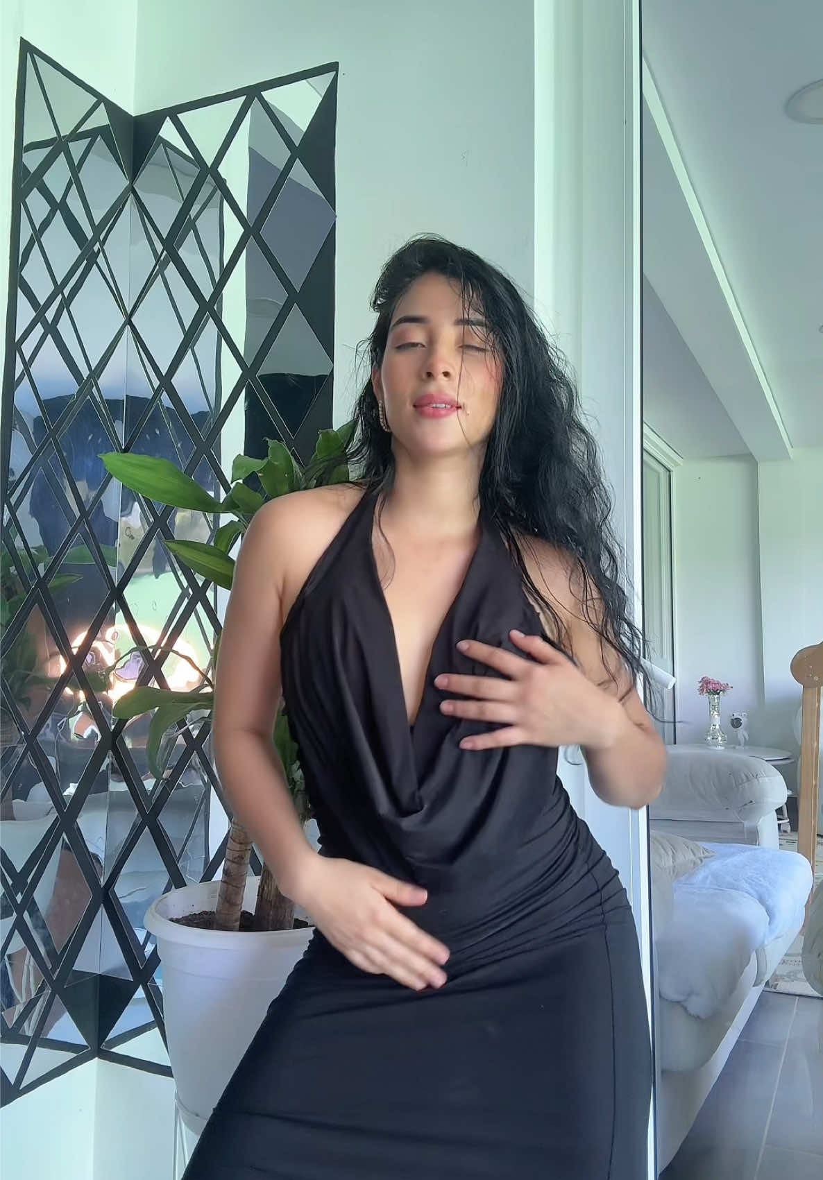 Me faltó subir la pierna porque tengo vestido 🤣 #lablanquita #trendviral #vitamina 