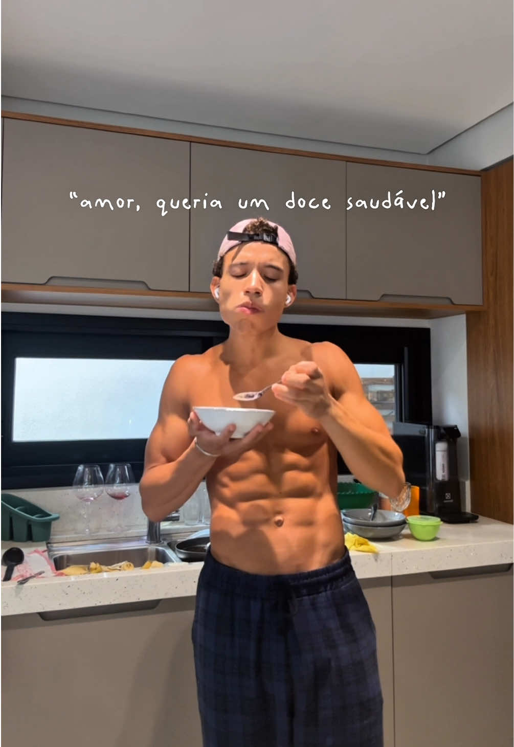 healthy sweet :) 🍓🫐 jelly: blueberries, strawberries, raspberries, chia seeds, honey & water - heat on the microwave (i took it off each 30 seconds until it hit the consistency of the video) yogurt (no sugar added), banana and i finished with chocolate whey protein (just forgot to film it) and tasted so good :) inspired by @helen thank you :) #receita #docefit #dieta #yogurt #Fitness #fyp #healthyrecipes #saudavel 