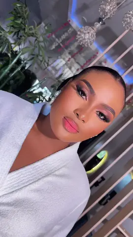 Clean! Thats what we do over here !  Makeup @mos_maquillage  #bestmakeupartistinakure #makeuptutorial #akuremakeupartist #akurebridalartist #trends 