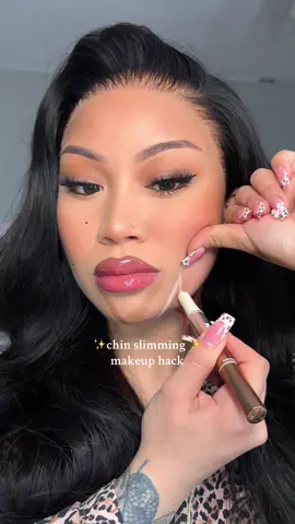chin slimming makeup hack😍  PRODUCTS: @makeupbymario softsculpt shaping stick @SHEGLAM nose contour & highlight pen  #makeup #grwm #beauty #chinfiller #viral #fyp #trend #foryoupage #angelacarlos 