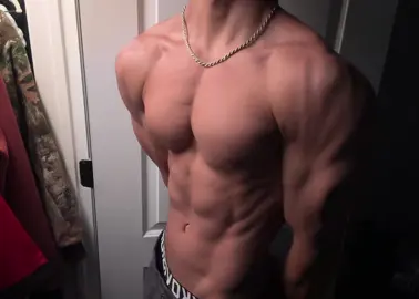 Peak lighting! We back! 🗣️👀 #GymTok #fyp #aesthetic #bodybuilding #armworkout #viral #DREW 