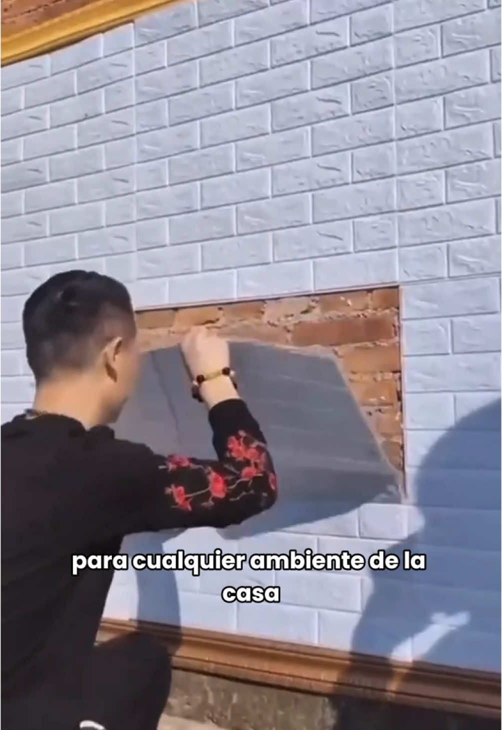 🎬 Transformá tus espacios en minutos 🖤 ¿Buscás renovar tus ambientes sin obras complicadas? Con nuestro Revestimiento Adhesivo 3D Ladrillo Negro, es posible: ✅ Instalación rápida y sencilla: solo despegá y pegá sobre superficies lisas y limpias. ✅ Diseño moderno y elegante: efecto ladrillo tridimensional que aporta profundidad y estilo. ✅ Funcionalidad: reduce el ruido, es impermeable y fácil de limpiar. ✅ Versatilidad: perfecto para salas, dormitorios, cocinas, oficinas y más. 📏 Medidas: 5 metros de largo x 70 cm de ancho. 💰 Precio: desde UYU 899. 📍 Disponible en Universo Binario: universobinario.com Dale un nuevo aire a tu hogar u oficina de forma práctica y estilizada. ¡Animate al cambio! #UniversoBinario 