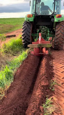 #mandiocultura #mandioca #feculademandioca #farinhademandioca #agricultura #agriculturephotos #agriculturaparana #agriculturabrasil #agro #agronomia #agronegocio #agroecologia #tractor #harvest #trator #work #working #workhard #agriculture #agriculturelife #agriculture_global #agricultureworldwide #farm #farmer #fazenda #fazendarosimara #embrapamandioca #agriculturer #agriculturephotos  #farming #macaxeira 
