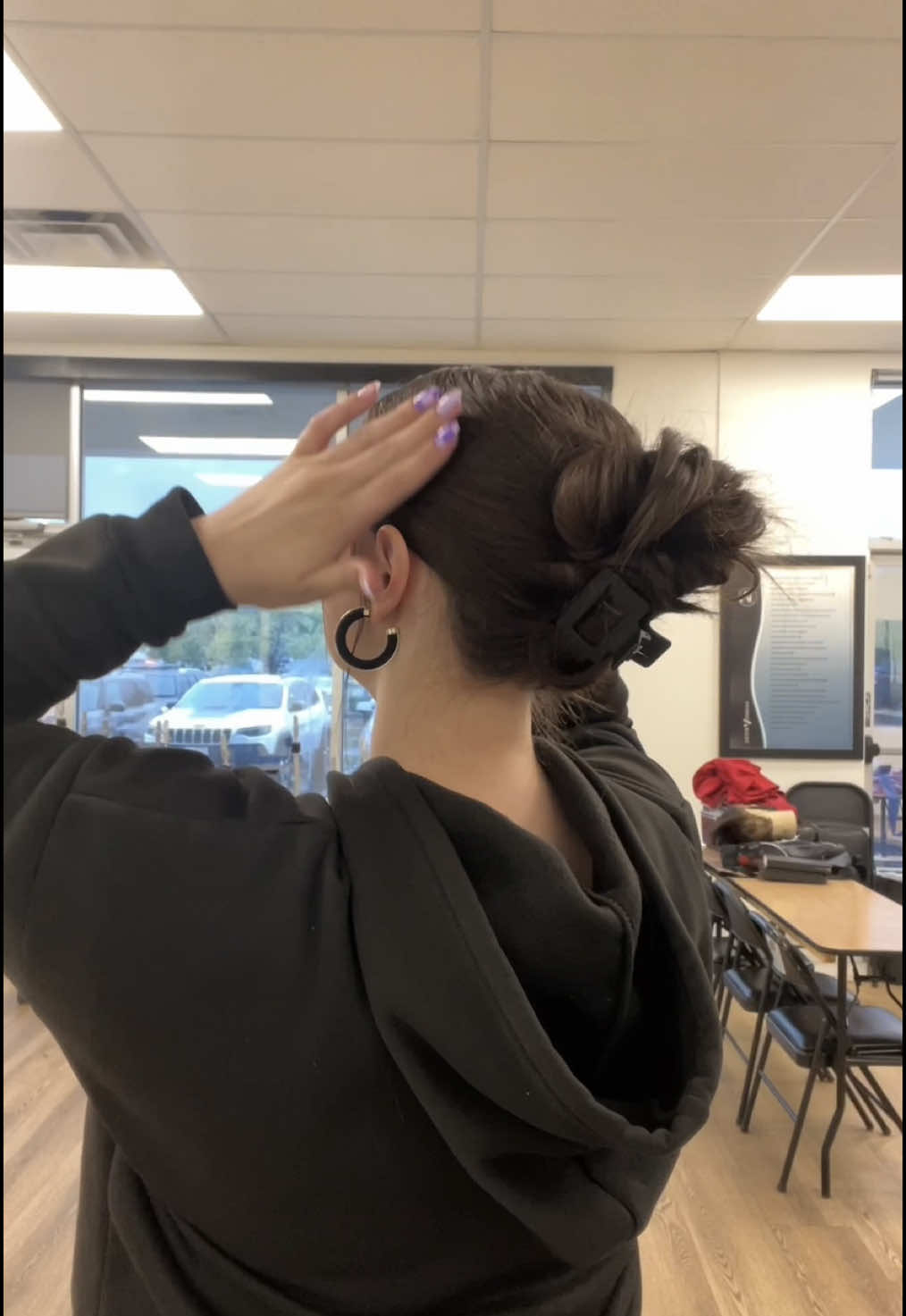 ☔️☔️☔️ #hair #hairstyle #easyhairstyles #foryou #foryoupage #fyp #hairinspo #mediumlengthhair #finehair #finehairstyles #clawclip #clawcliphairstyles #bun 