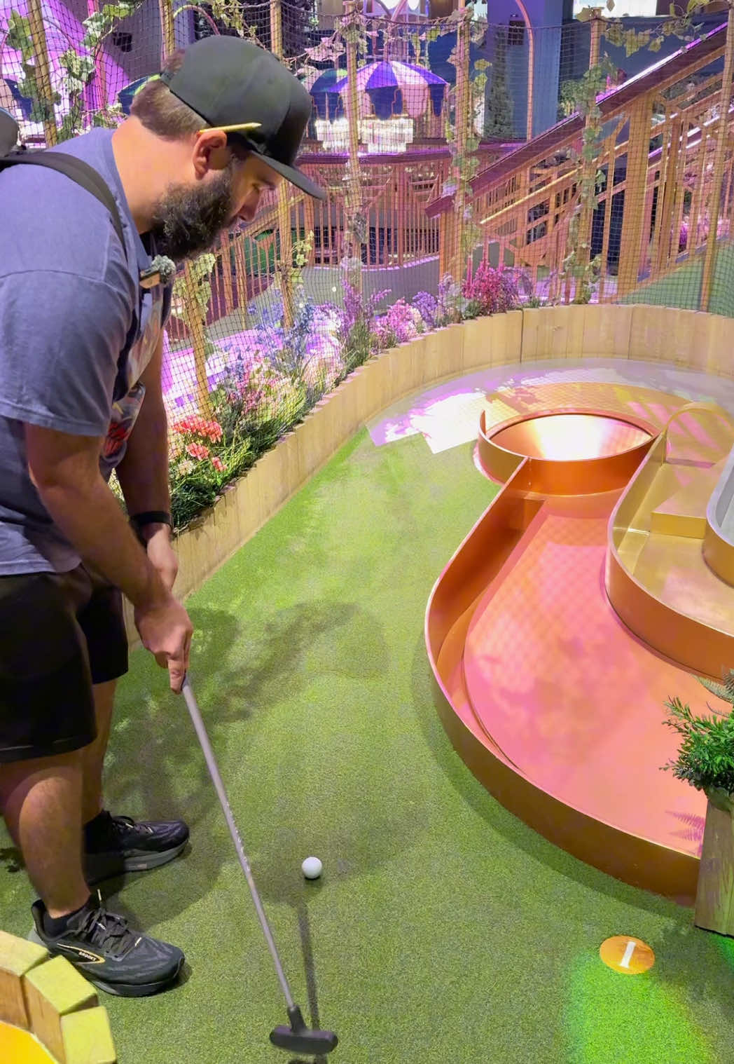 Swingers Crazy Golf in Las Vegas is a wild time! ⛳️ #minigolf #carnivalgames #lasvegas 