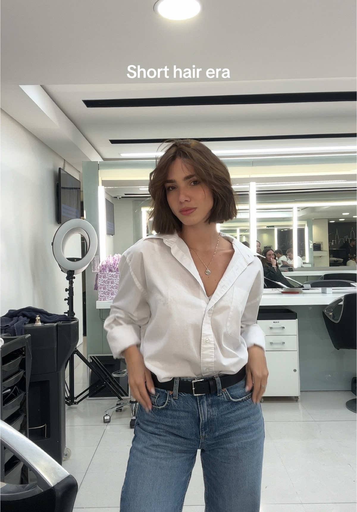 Cool girls have a short hair #shorthair #hairstyle #curtainbangs #cortedecabelo #cabelocurto #fyp 