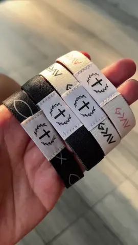 BIBLE WRIST BAND para lagi natin kasama si god i tap lang natin bago mag umpisa ang araw para sa bible verse#affordable #biblewristband #fyp #fy #bracelet #wordofgod #feelingbless 