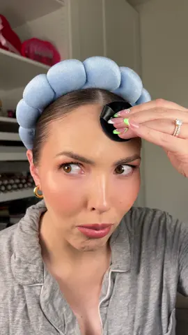 This @carslan_us powder has the most beautiful mattifying effect! Not to mention transfer free! 🩷 #carslan #powder #translucentpowder #carslanpartner 